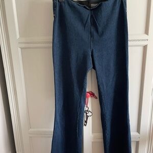 Lysse baby blue cut jeans with stretch. Pull on jeans that are so comfortable!